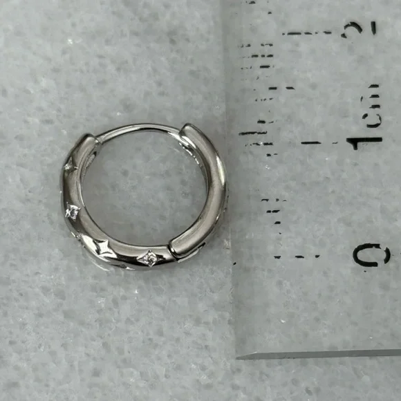 COPY - Sterling Silver Star Crystal Pave Hoop Earrings

Brand New - Picture 4 of 5